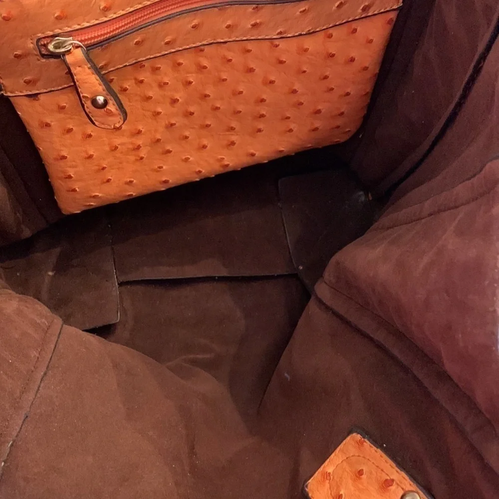 Studio 36 medium to large purse/tote bag. Really nice quality. Orange/4 zip outs